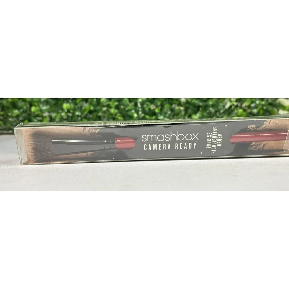 Smashbox Camera Ready Precise Highlighting Makeup Brush (NEW IN BOX) - Picture 2 of 3